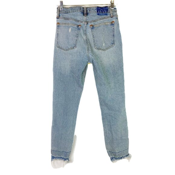 Abercrombie & Fitch Distressed High Rise Mom Jean Raw Hem Light Wash Size 26 2 - Picture 8 of 11